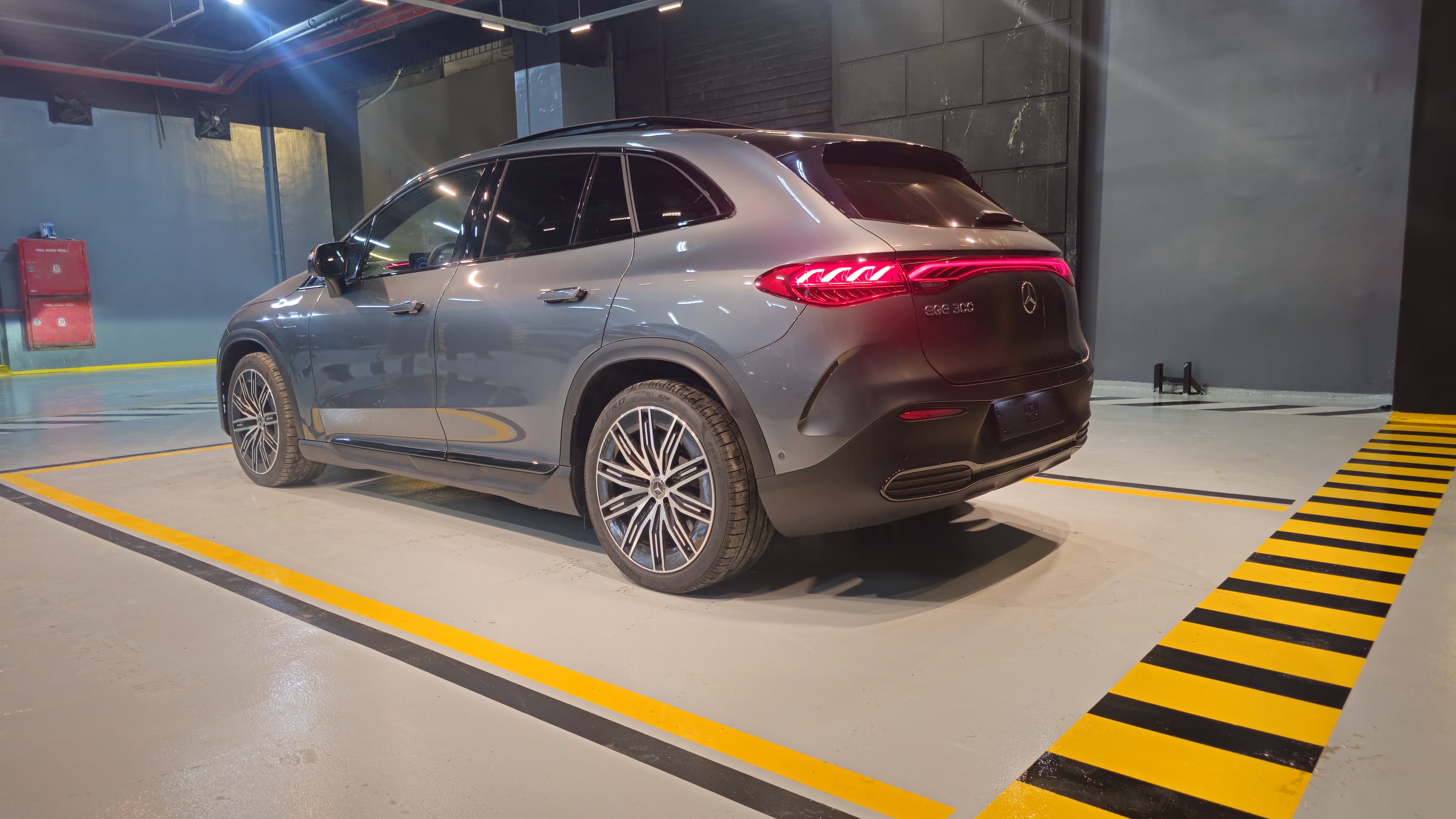 Mercedes EQE 300 2025